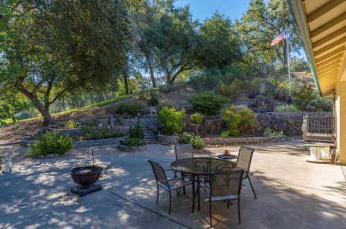 323 Augusta Ct, Valley Springs, CA 95252-9318