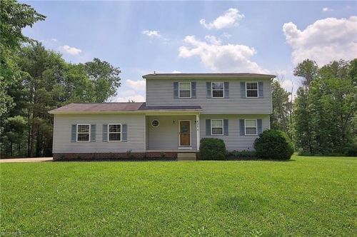833 Sherwood Dr, Aurora OH  44202-7825 exterior