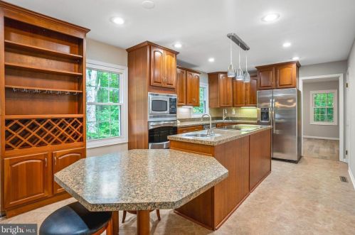 14902 January Ct, Woodbridge, VA 22193-3304