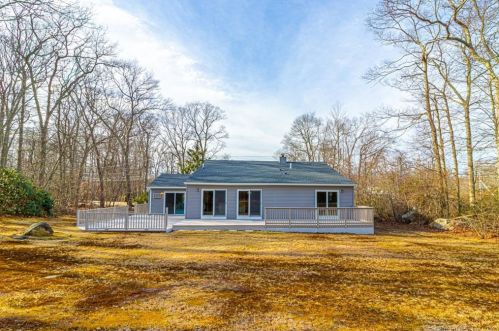 6 Indian Wood Rd, Niantic CT  06357-1021 exterior