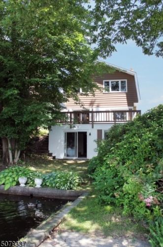 8 Coulter Pl, Andover, NJ 07821-5817