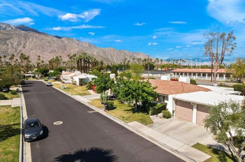 2154 Sunshine Cir, Palm Springs, CA 92264-8245