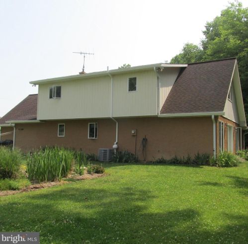 896 Simmontown Rd, Gap, PA