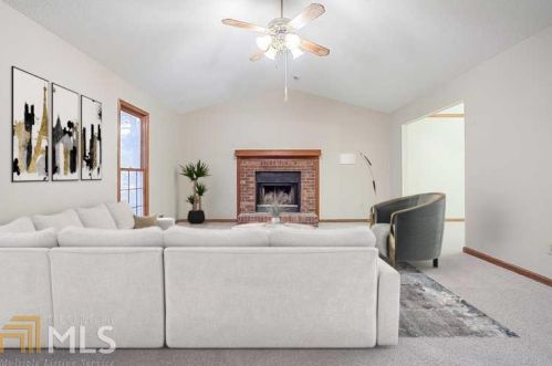 10969 Clearwater Dr, Hampton, GA 30228-1599
