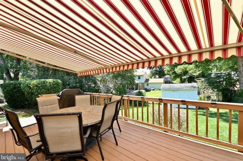 8513 Fairburn Dr, Springfield VA  22152-3225 exterior