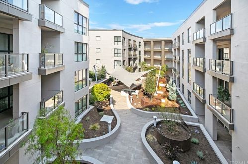 402 Rockefeller, Irvine CA  92612-7165 exterior