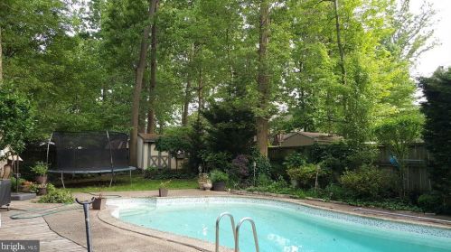 8017 Springfield Village Dr, Springfield, VA 22152-3437