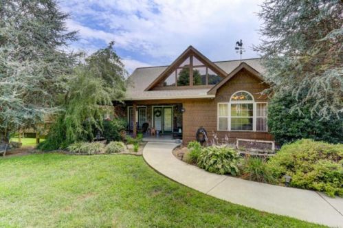 1942 Tater Valley Rd, Washburn, TN 37888-4822