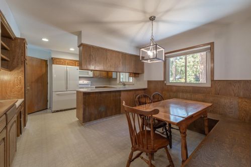 11553 Ridge Rd, Truckee CA  96161-4920 exterior