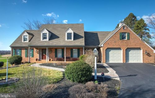 2045 Rockvale Rd, Lancaster PA  17602-1405 exterior