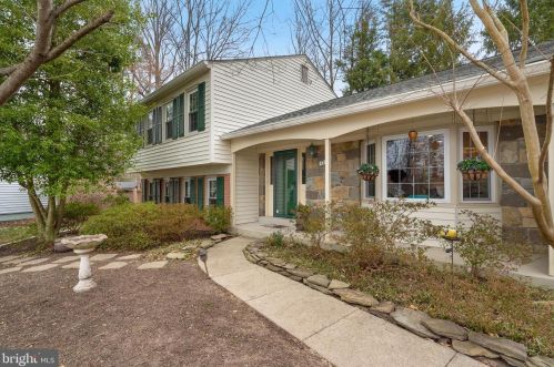 7799 Tangier Dr, Springfield, VA 22153-2327