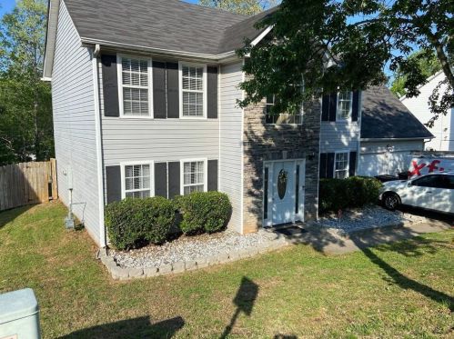 1212 Misty Meadows Ln, Hampton, GA 30228-6302
