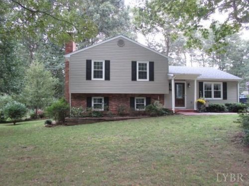 106 Minuteman Dr, Forest, VA 24551-2721