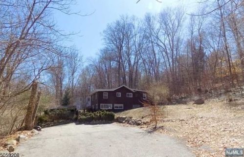 18 Decker Pond Rd, Wantage, NJ 07461-5458