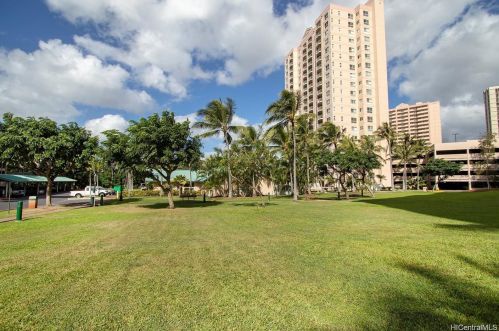 1080 Ala Napunani St, Honolulu HI  96818-1783 exterior