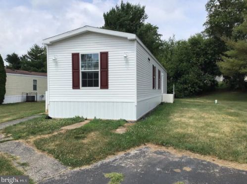 37 Meadowview Dr, York, PA 17315-3068