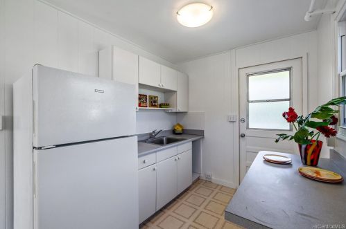 3588 Alani Dr, Honolulu HI  96822-1412 exterior