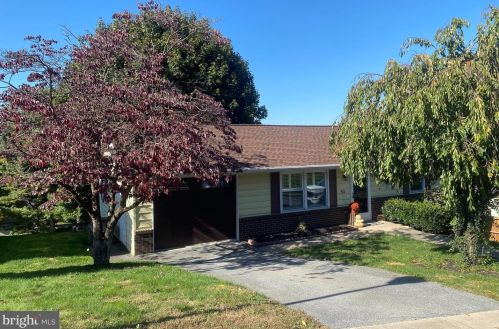 311 Vista Dr, Ephrata, PA 17522-2462