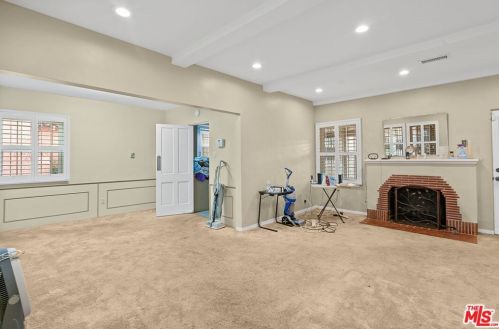 3004 80th St, Inglewood, CA 90305-1413
