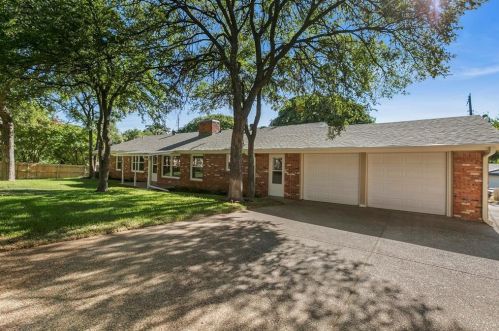 2200 Mcewen Ct, Fort Worth TX  76112-7927 exterior