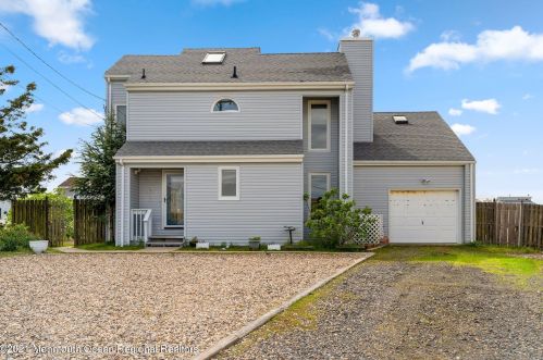 1213 Ariel Dr, Lacey, NJ 08731-2021
