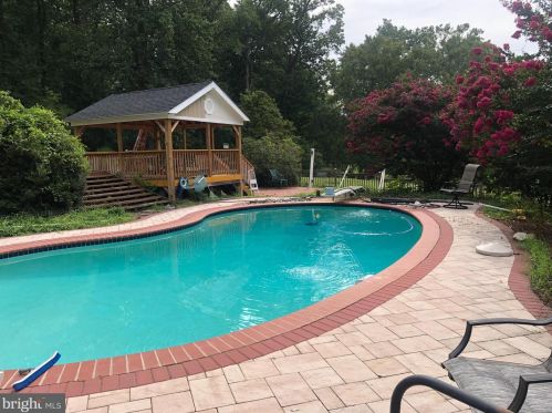 2890 Spg Lk Dr, Davidsonville MD 21035-1230 exterior