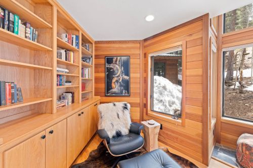 737 Conifer, Truckee CA  96161-3942 exterior