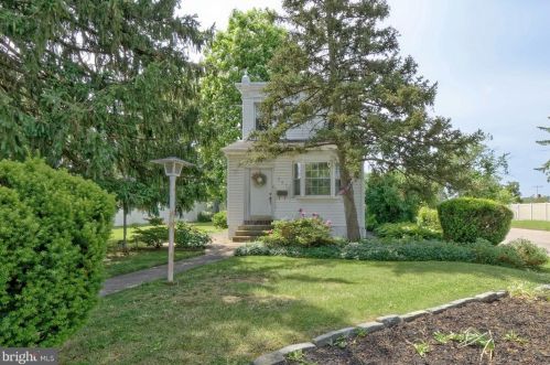 737 Villa Ave, Somerdale, NJ 08083-2132