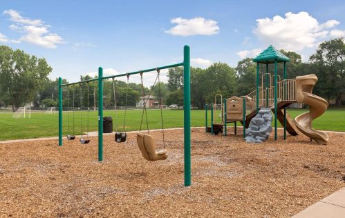 2244 Hillview Rd, Saint Paul MN  55112-1268 exterior