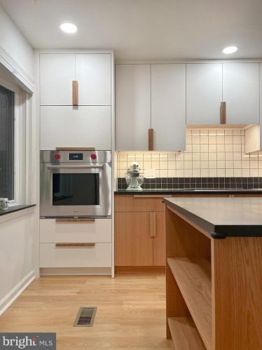 637 Lombard St, Philadelphia PA  19147-1416 exterior