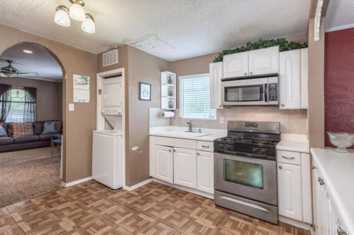 1415 Shady Grv Rd, Irving TX  75060-6430 exterior