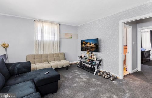 1301 Greeby St, Philadelphia, PA 19111-5526