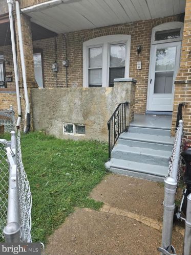 1337 Carl Miller Blvd, Camden, NJ 08104-1723