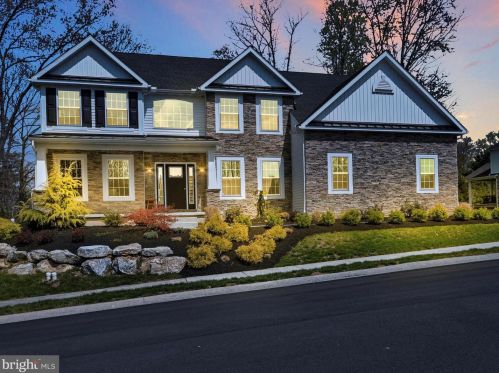 105 Hickory Dr, Primrose, PA 17901-8567