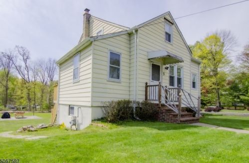 5 Harvey Ter, Dover, NJ 07869-4104