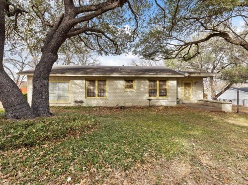 1300 Quail Trl, Fort Worth, TX 76114-2335