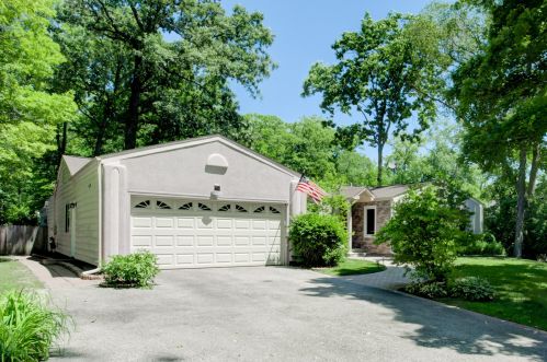 14576 River Oaks Dr, Half Day, IL 60069-2202