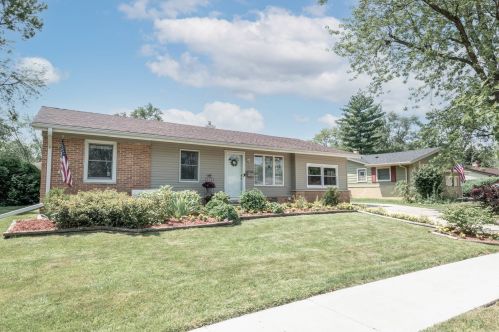 535 Cedar Ln, Elk Grove Vlg, IL 60007-4511