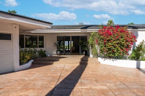3701 Royal Woods Dr, Van Nuys CA  91403-4217 exterior