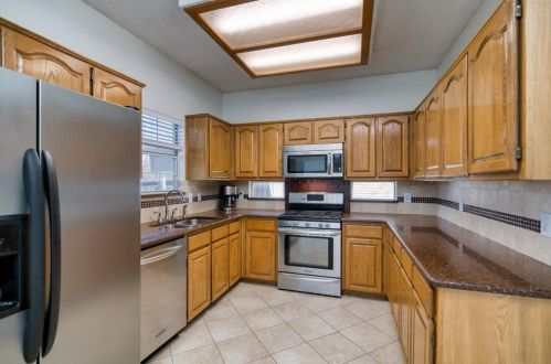 2111 Daniel Way, Carrollton TX 75006-1666 exterior