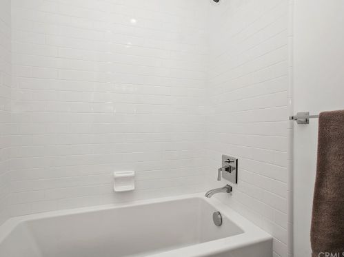 645 Ivy St, Glendale CA  91204-1027 exterior