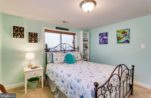 909 Roswell Dr, Silver Spring MD 20901-2128 exterior