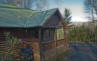 310 Barefoot Hills Rd, Hiawassee, GA 30546-2995