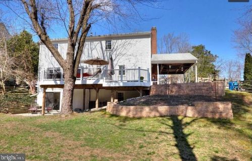 8801 Arley Dr, Springfield VA  22153-1502 exterior
