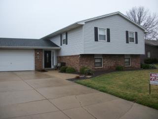 105 Sheringham Dr, Normal, IL 61761-2713