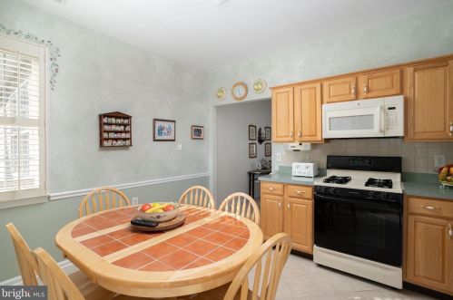 173 Meadowlark Dr, Trenton NJ  08690-3545 exterior