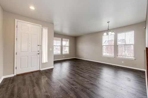 280 Elk Ct, Aurora CO 80016-4104 exterior