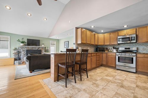 5 Circle Dr, Derry, NH 03038-3927
