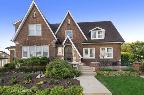 7000 35th St, Forest View, IL 60402-3361