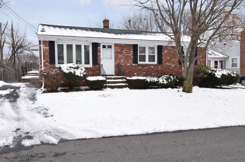 107 Sunbury St, Providence, RI 02908-1535